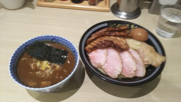 「特製濃厚豚骨魚介つけ麺大盛(400g)＋ チャーシュー」@心の味製麺 平井店の写真