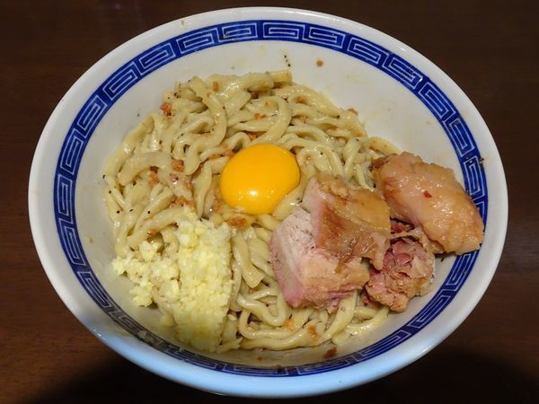 「カルボナーラ風まぜそば（800円）ニンニク」@ラーメン ゼンゼンの写真