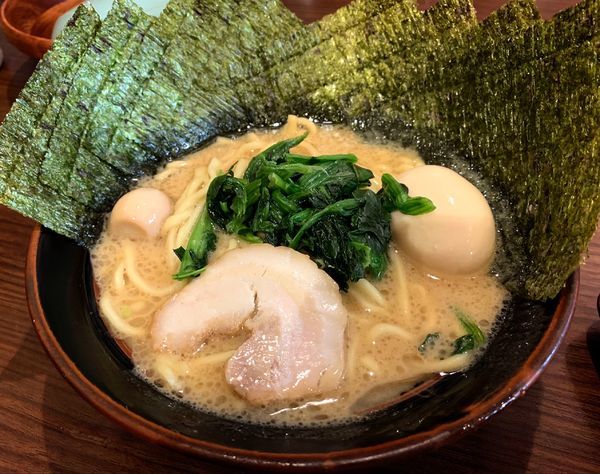「のり&味玉ラーメン」@横浜家系ラーメン 稲田家の写真
