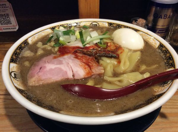 「すごい煮干しラーメン味玉」@すごい煮干ラーメン凪 新宿ゴールデン街店 本館の写真