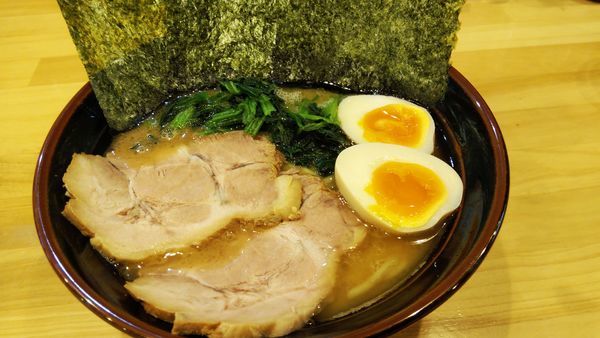 「青葉盛り(並)¥900 ｶﾀﾒ」@横浜ラーメン 北村家の写真