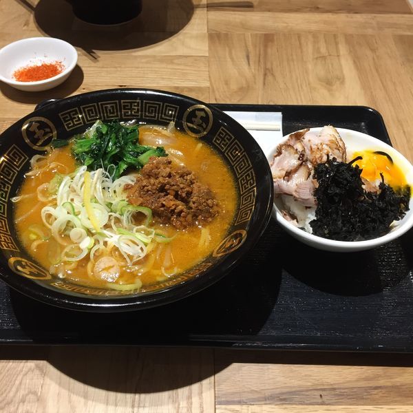 「濃厚味噌らーめん+ぜいたく丼」@濃厚味噌らーめん 玉 川崎ルフロン店の写真