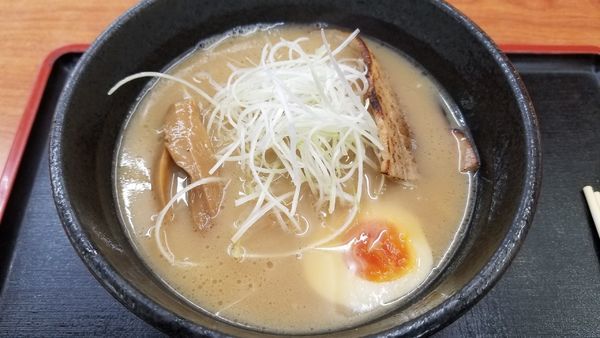 「とんこつ醤油ラーメン」@一気通貫 諏訪インター店の写真