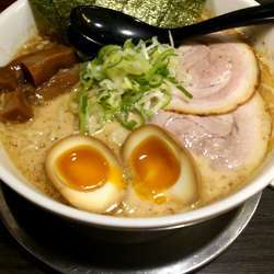 特製らーめん(930円)