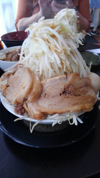 「とん嬉らーめん(大)　ﾔｻｲ.ﾆﾝﾆｸ」@麺屋 とん嬉の写真