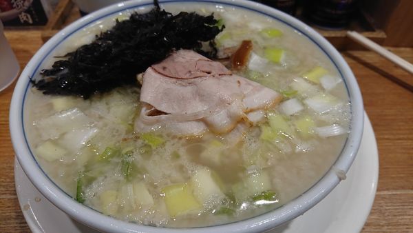 「バラそば塩   海苔＋背脂」@玉 バラそば屋 中野店の写真