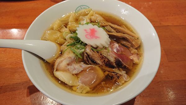 「5周年プレミアム限定・中華そば(金)シャポーン鹿児島鶏清湯 醤油」@麺屋 六感堂 Rock'anDoの写真