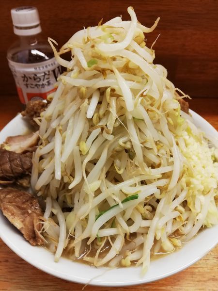 「小豚野菜ニンニク」@ラーメン二郎 立川店の写真