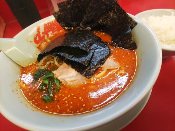 「辛味噌ラーメン辛さMAX＆クーポン海苔」@山岡家 狭山店の写真