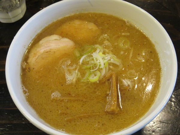 「豚骨醤油ラーメン（700円）」@らーめん ふらりの写真