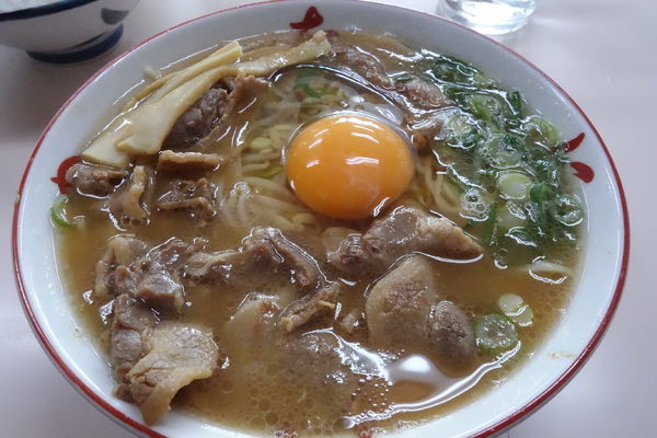 「中華そば(中盛肉入)＋生玉子」@中華そば いのたに 本店の写真