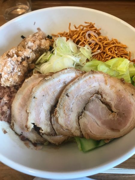 「まぜそばオススメ（中盛）＋無料唐揚げ」@NOODLE BOWL MAZEの写真