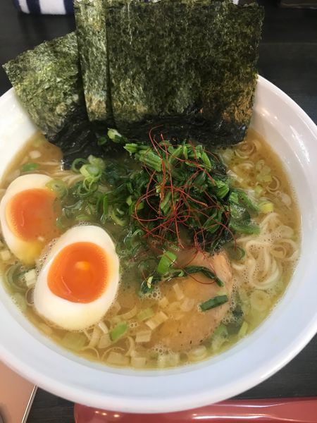 「地鶏ガラ醤油ラーメン（大盛）＋味玉」@らー麺つけ麺 みやがわ 東白楽店の写真