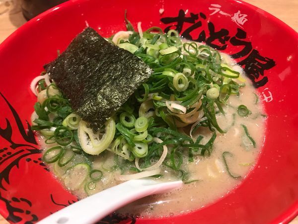「ねぎらーめん 900円」@ラー麺 ずんどう屋 大和中央林間店の写真