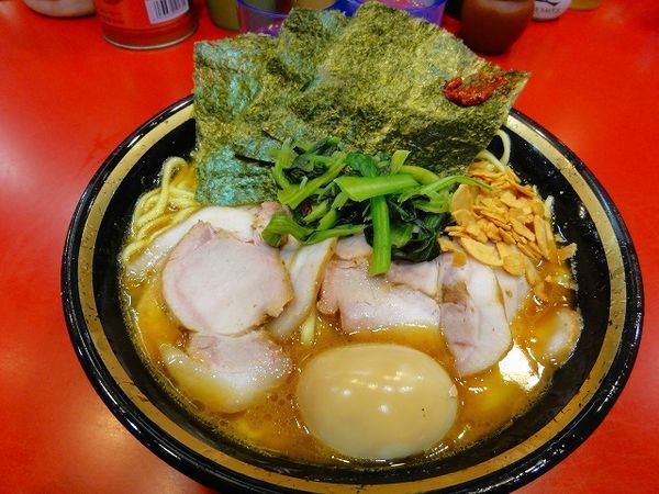 「大盛チャーシュー麺1030円　硬め　煮卵40円」@家系総本山 ラーメン吉村家の写真