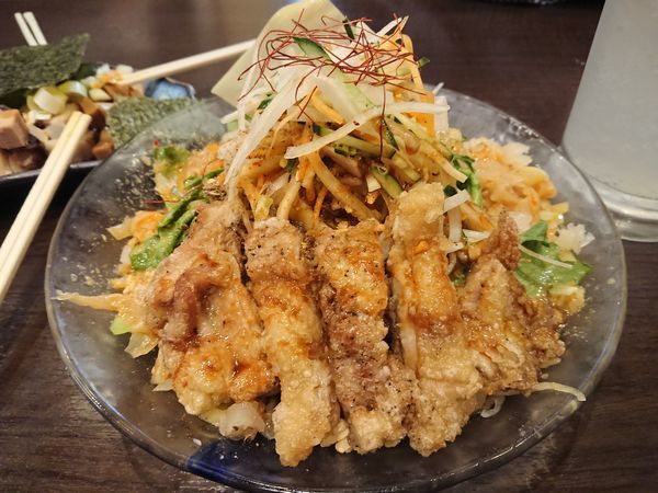 「【夏季限定】冷やし担々麺～油淋鶏添え～＋チキン南蛮 他」@背脂煮干 丸め 新所沢店の写真