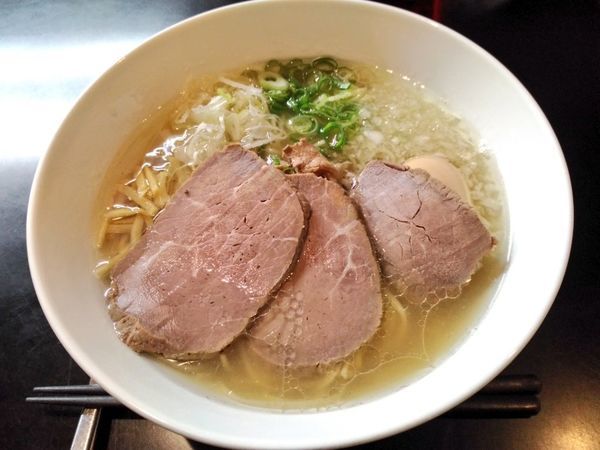 「贅沢焼牛塩らぁ麺」@牛骨らぁ麺 マタドール 本店の写真