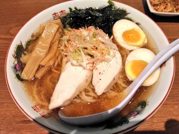 「期間限定 冷やしラーメン」@ストライプ ヌードルズの写真