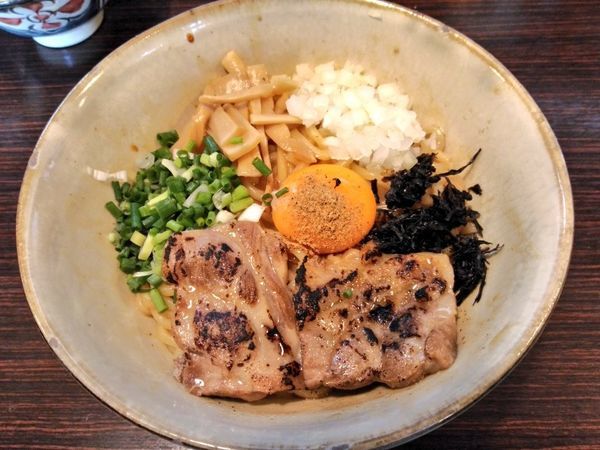 「期間限定 2代目魚介まぜそば」@麺道 くろとんの写真