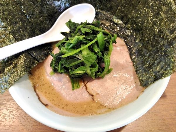 「豚骨醤油らーめん（海苔・ホウレン草増）」@麺処 みな家の写真
