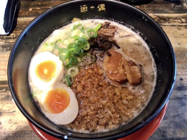 「鬼背脂もとなりラーメン」@麺や偶 もとなり 銘苅店の写真