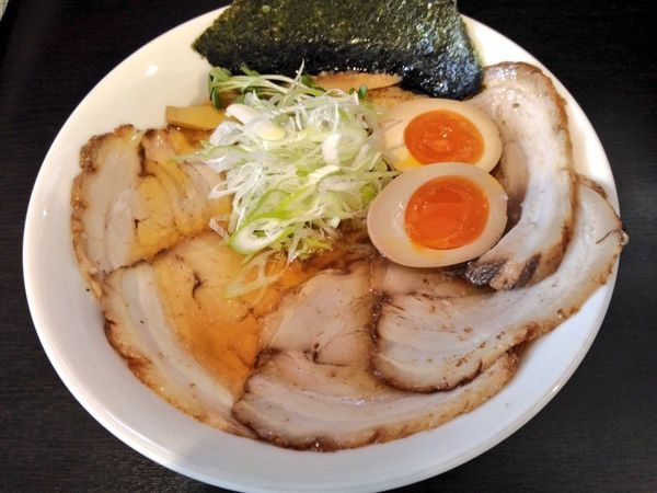 「きまぐれ限定 肉増し背脂煮干そば」@麺屋 シロサキの写真