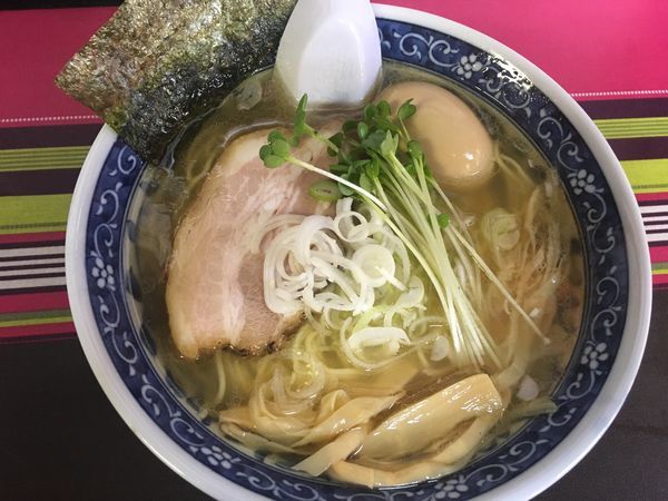 「地鶏塩ラーメン」@地鶏けい骨 阿波家 宇都宮店の写真