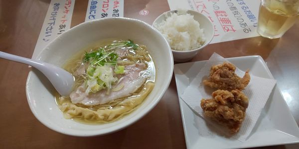「塩ラーメン＋唐揚げ、半ライス」@らーめん 波の花の写真