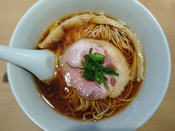「醤油らぁ麺」@らぁ麺 はやし田 新宿本店の写真