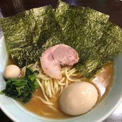味玉ラーメン中盛、硬め濃いめ