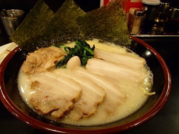 「スペシャル 豚骨塩 大盛 (鶏チャーシュー追加)」@ラーメン達磨家 藤沢店の写真