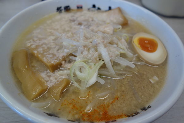 「1日は背脂醤油らーめん500円油多め麺大盛り」@背脂らーめん 宮本 南柏店の写真