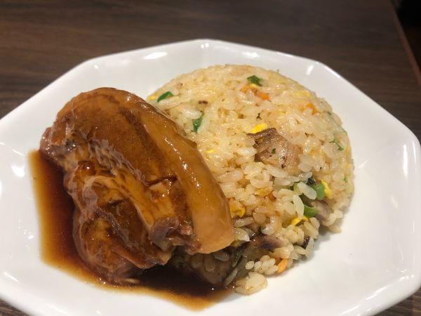 「角煮チャーハン」@東京豚骨拉麺 ばんから 新宿歌舞伎町支店の写真