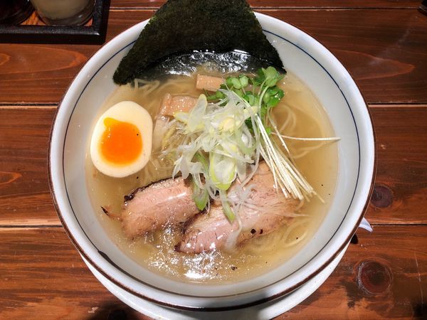 「中華そば 白」@野田醤油らーめん 麺屋あじくま 初石店の写真