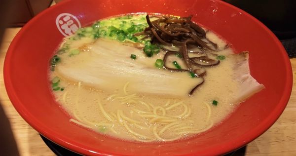 「特製ラーメン+替え玉」@豚骨らーめん 福の軒 秋葉原店の写真