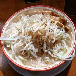 ラーメン麺少なめ(味玉付) ¥780