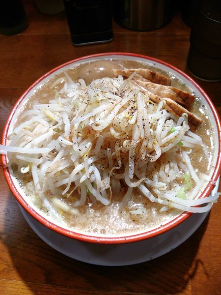 「ラーメン麺少なめ(味玉付) ¥780」@らーめんバリ男 大門店の写真