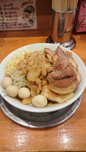「大豚ラーメン➕味つけうずら」@麺屋穴場の写真