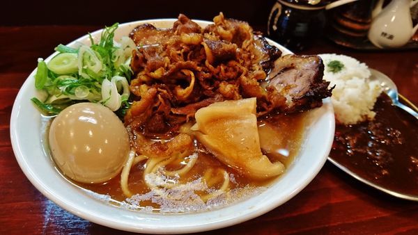 「肉の日限定/どっかん牛骨らーめん+黒ビーフカレー+他」@らーめん 五ノ神精肉店 煮干し編の写真