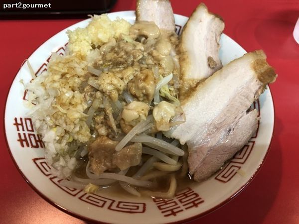 「小ラーメン+たまねぎ+豚1枚増し (950円)」@ラーメン山崎の写真