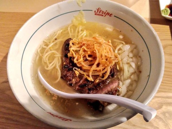 「ステーキラーメン（塩）」@ストライプ ヌードルズの写真