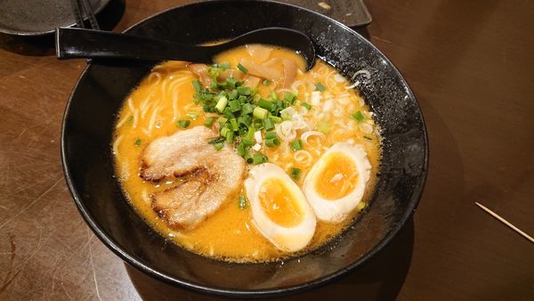 「味噌ラーメン800」@とんこつラーメン無極 西台の写真