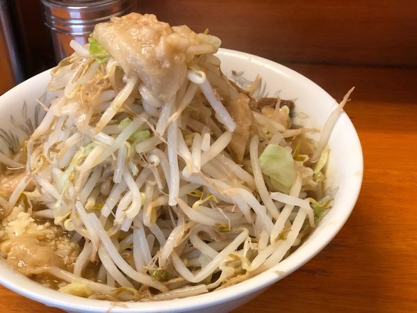 「麺少なめ、野菜チョイまし」@ラーメン二郎 立川店の写真