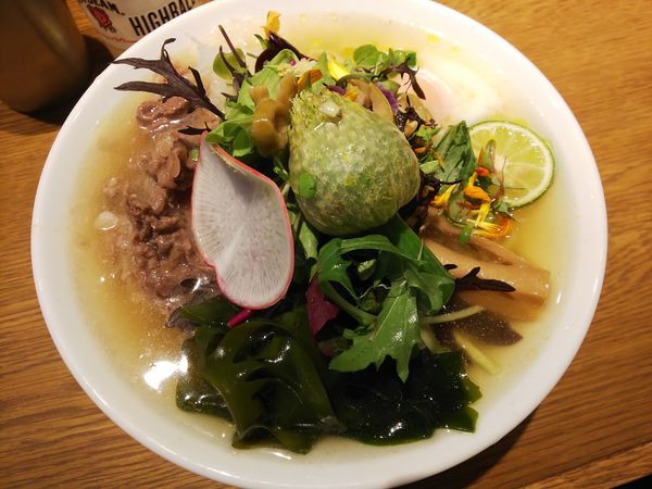 「【5月1・2日限定】和牛とハーブの冷やしイリコそば」@中華そば 二階堂の写真