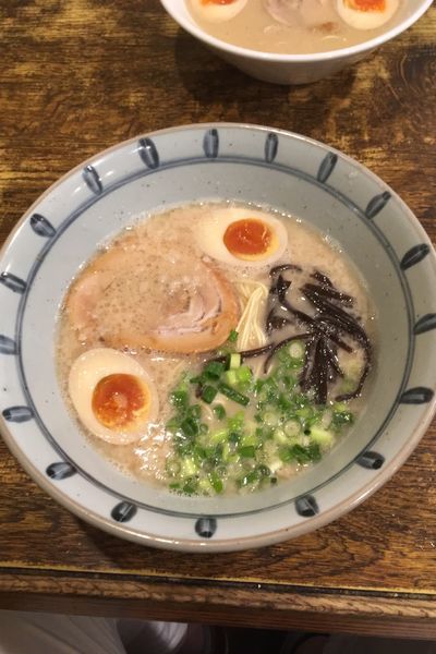 「こってり博多味玉ラーメン」@らーめん たつ屋の写真