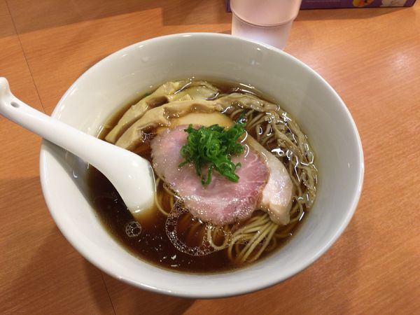 「醤油らぁ麺 800円」@らぁ麺 はやし田 池袋店の写真