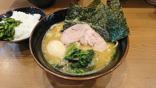 「半熟味玉らーめん」@横浜らーめん 二代目 常翔家の写真