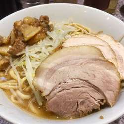 ラーメン中盛850円＋豚200円 脂マシ