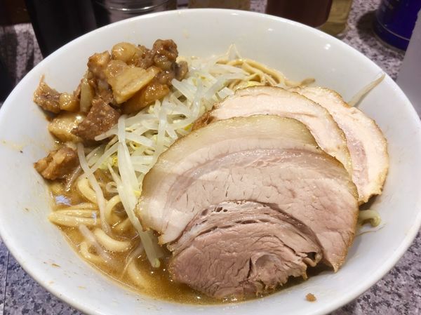 「ラーメン中盛850円＋豚200円 脂マシ」@ラーメン宮郎の写真