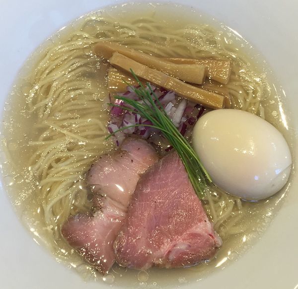 「味玉中華蕎麦＜塩＞」@宍道湖しじみ中華蕎麦 琥珀 東京本店の写真